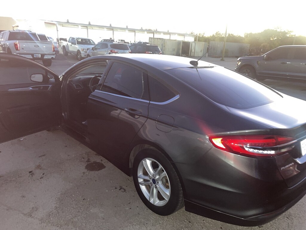 Used 2018 Ford Fusion SE Sedan