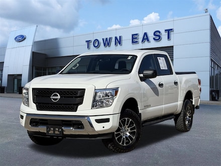 2024 Nissan Titan SV Truck