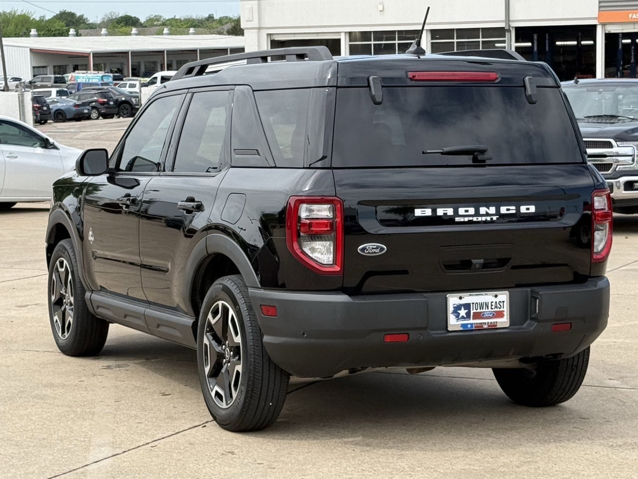 View vehicle photo 5