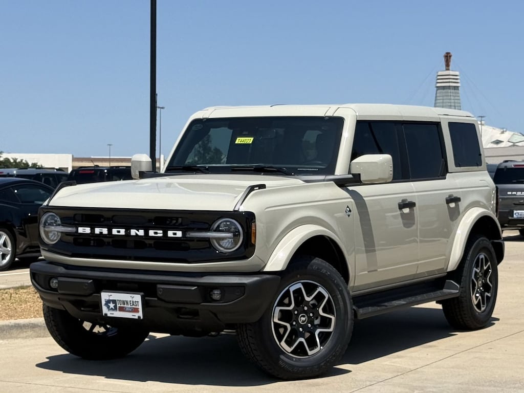 New 2026 Ford Bronco Outer Banks SUV