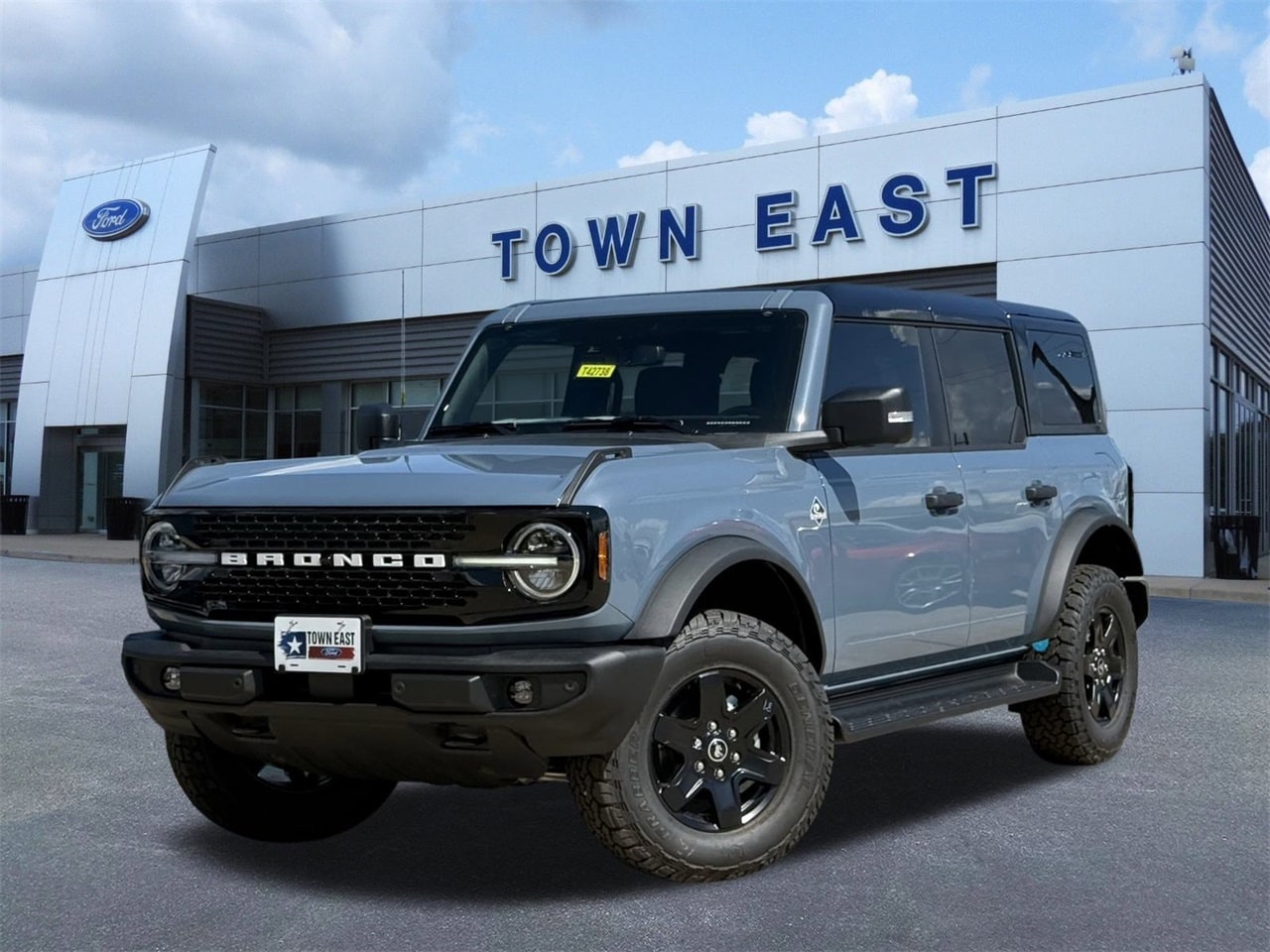 2025 Ford Bronco 4-Door Outer Banks's photo