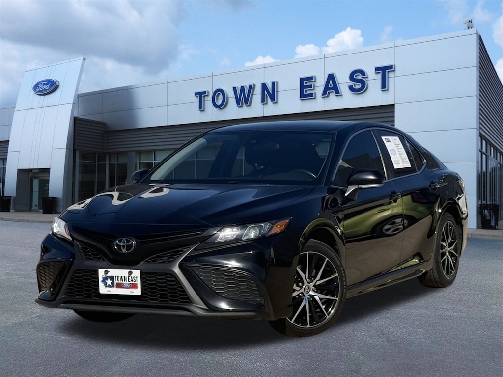 Used 2023 Toyota Camry SE Sedan