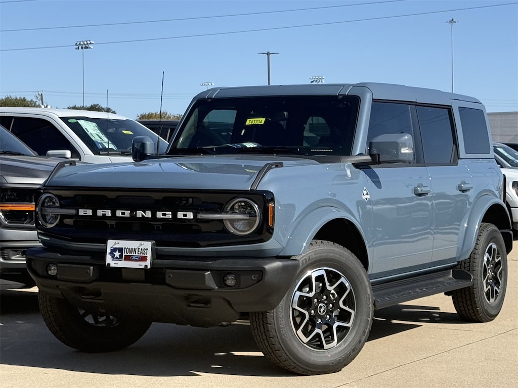 New 2025 Ford Bronco Outer Banks SUV