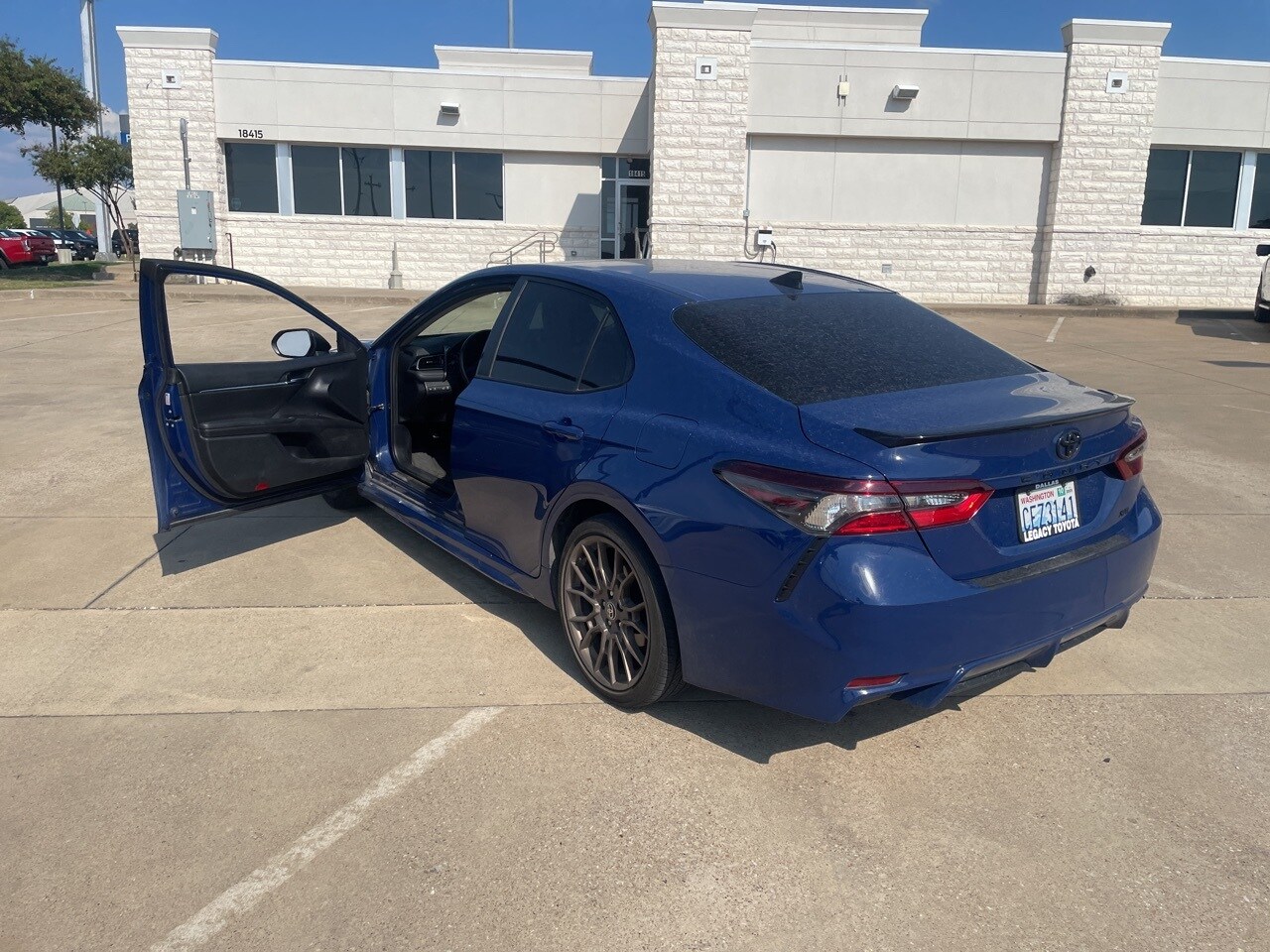 2023 Toyota Camry SE photo 2
