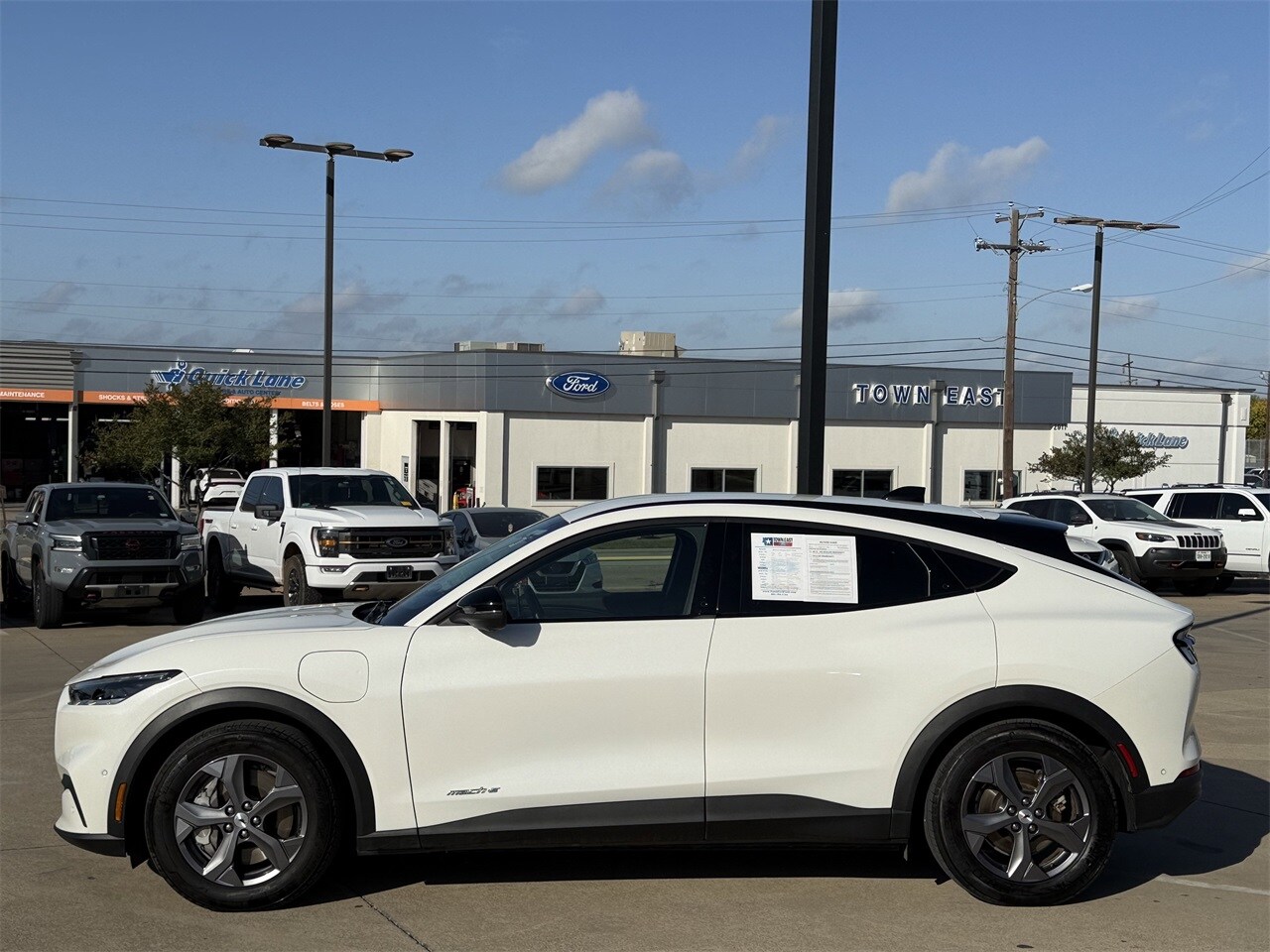 2023 Ford Mustang Mach-E Select photo 2