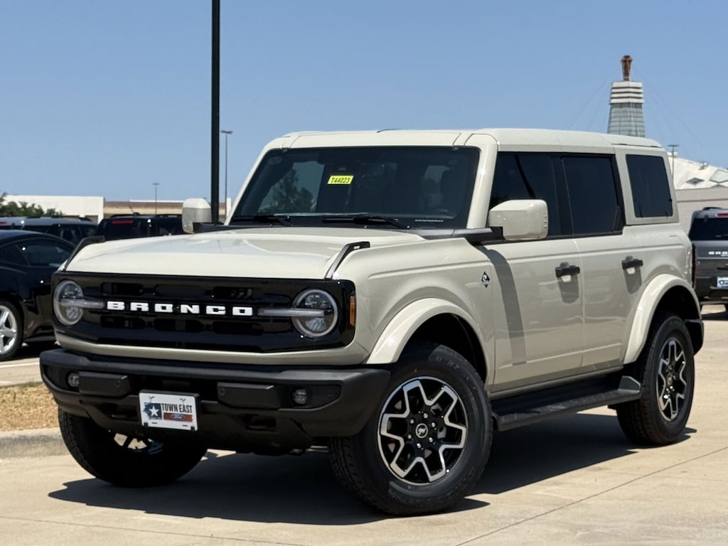 New 2026 Ford Bronco Outer Banks SUV