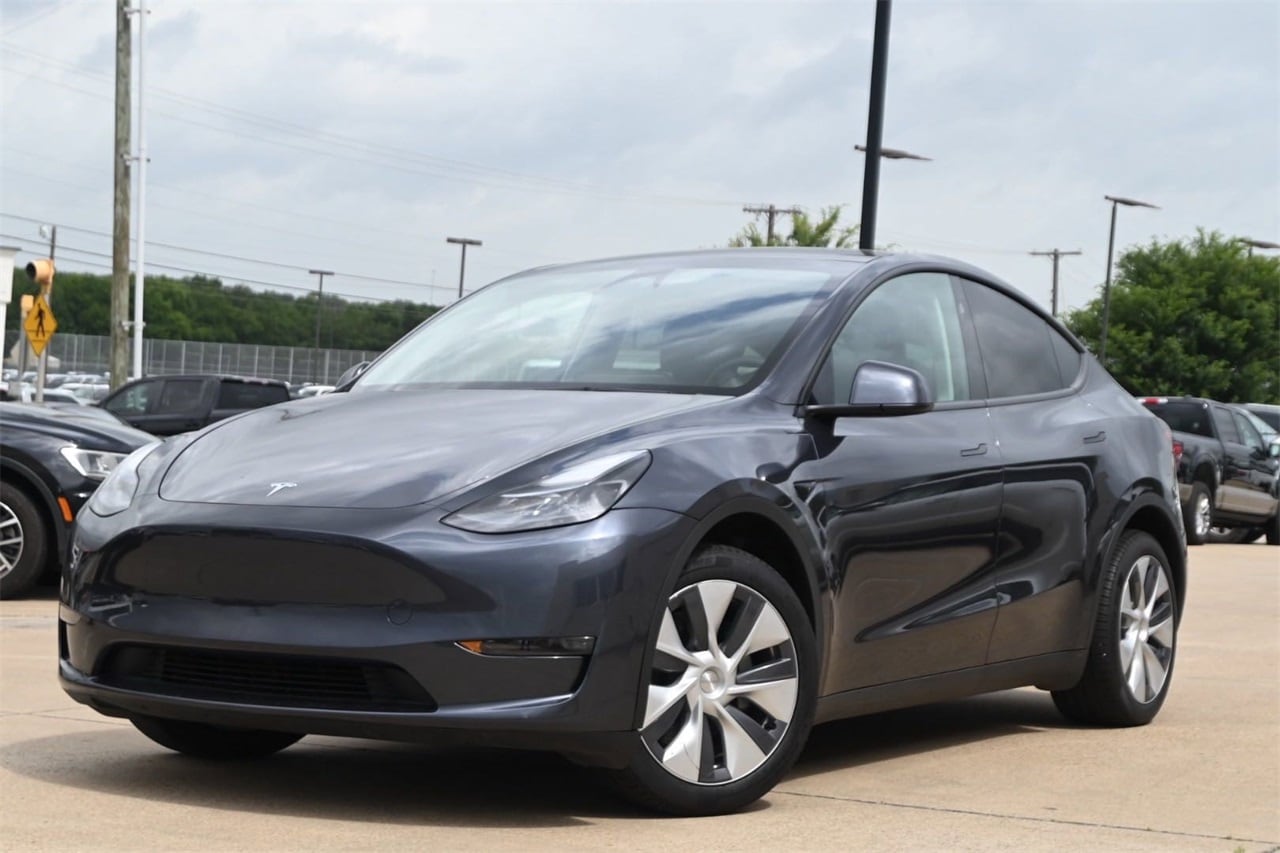Used 2024 Tesla Model Y Long Range with VIN 7SAYGDEE7RA275549 for sale in Mesquite, TX