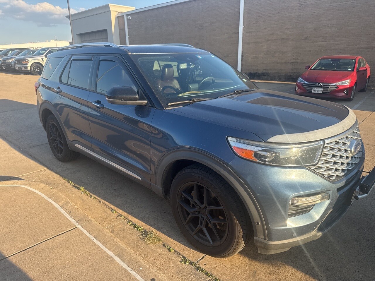 2020 Ford Explorer Platinum photo 2
