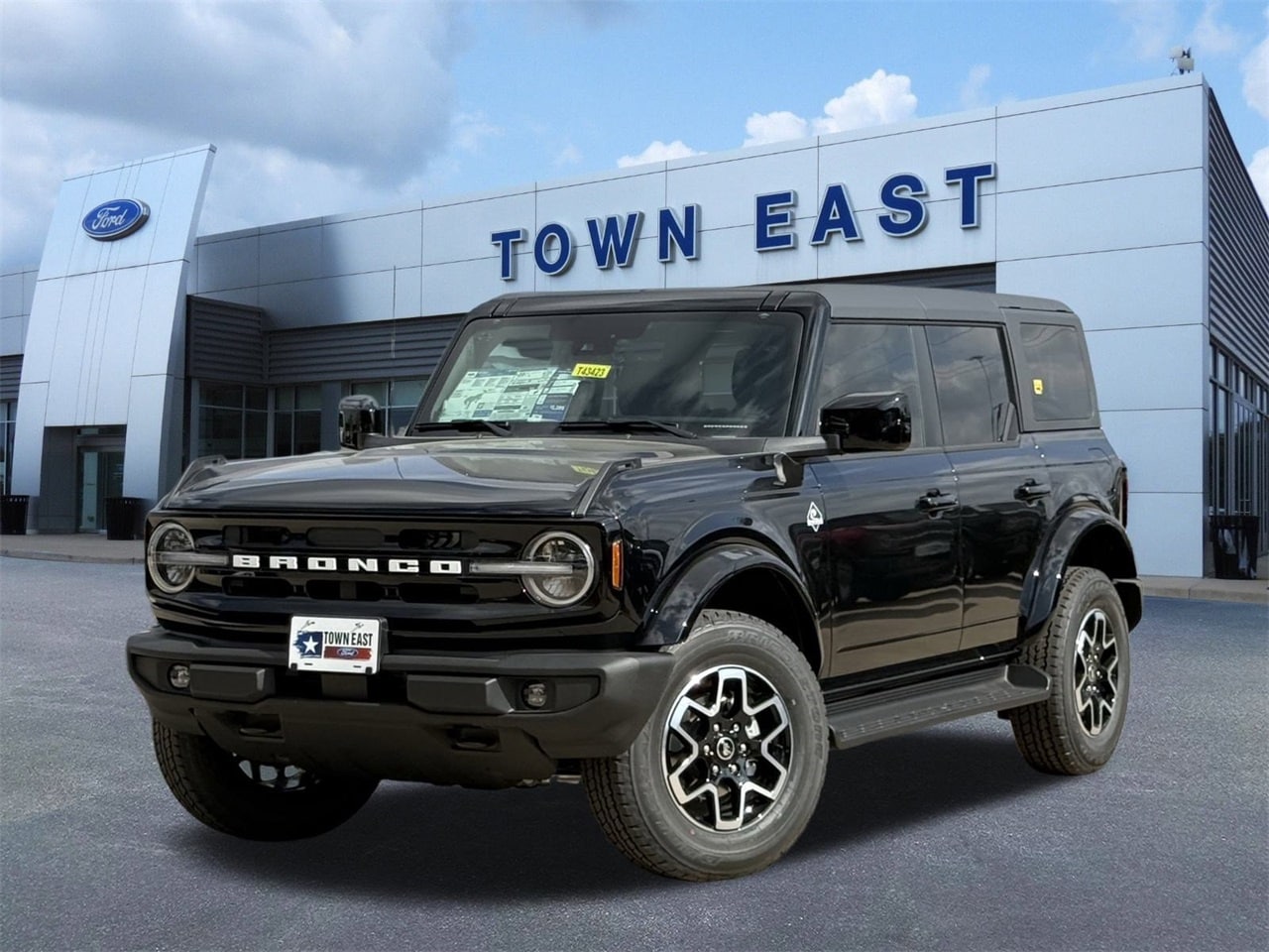 2025 Ford Bronco 4-Door Outer Banks's photo