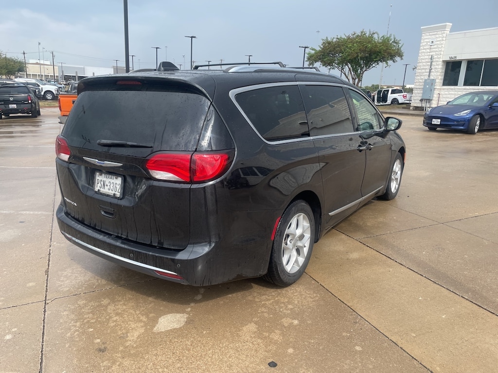 Used 2018 Chrysler Pacifica Touring L Plus Minivan/Van
