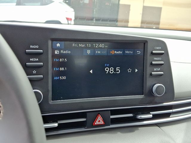 2025 Hyundai Elantra SEL - Photo 17