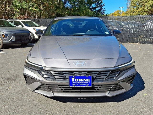 2025 Hyundai Elantra SEL Sport photo 2