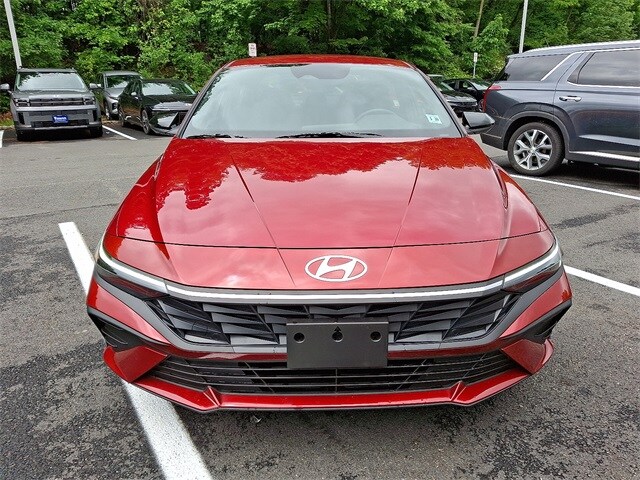 2025 Hyundai Elantra SEL Sport photo 2