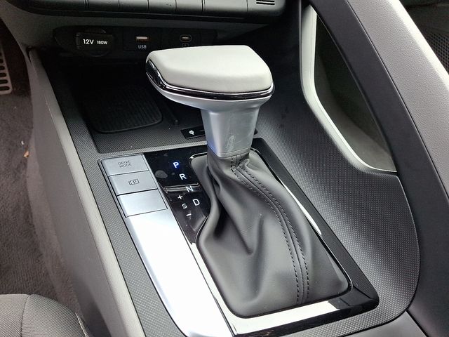 2025 Hyundai Elantra SEL - Photo 15