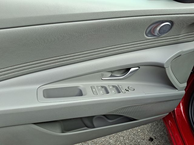2025 Hyundai Elantra SEL - Photo 13