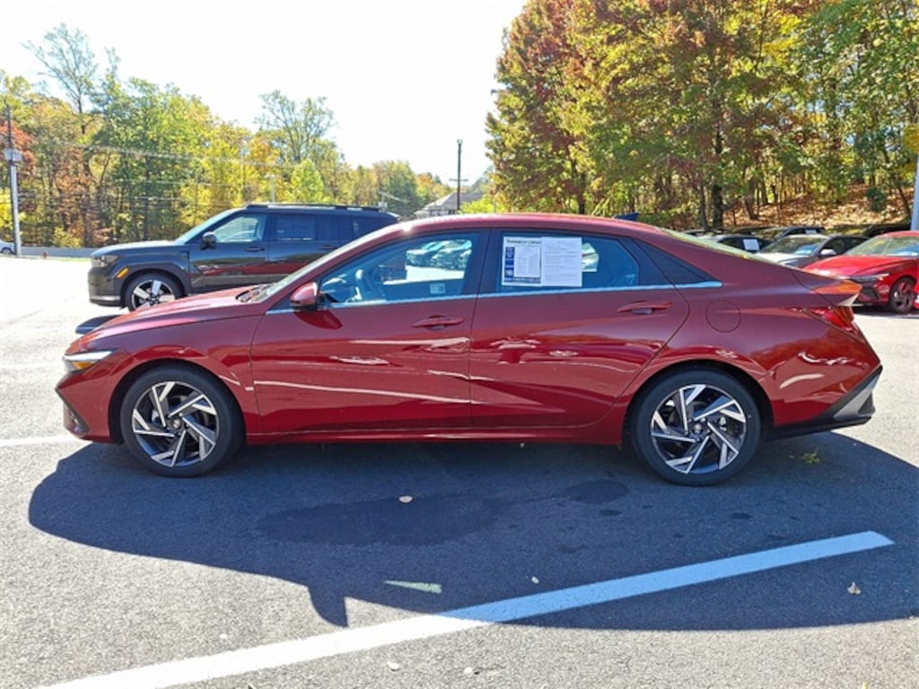 Certified 2025 Hyundai Elantra SEL Convenience Sedan