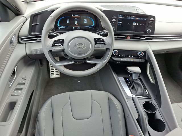 2025 Hyundai Elantra SEL - Photo 12