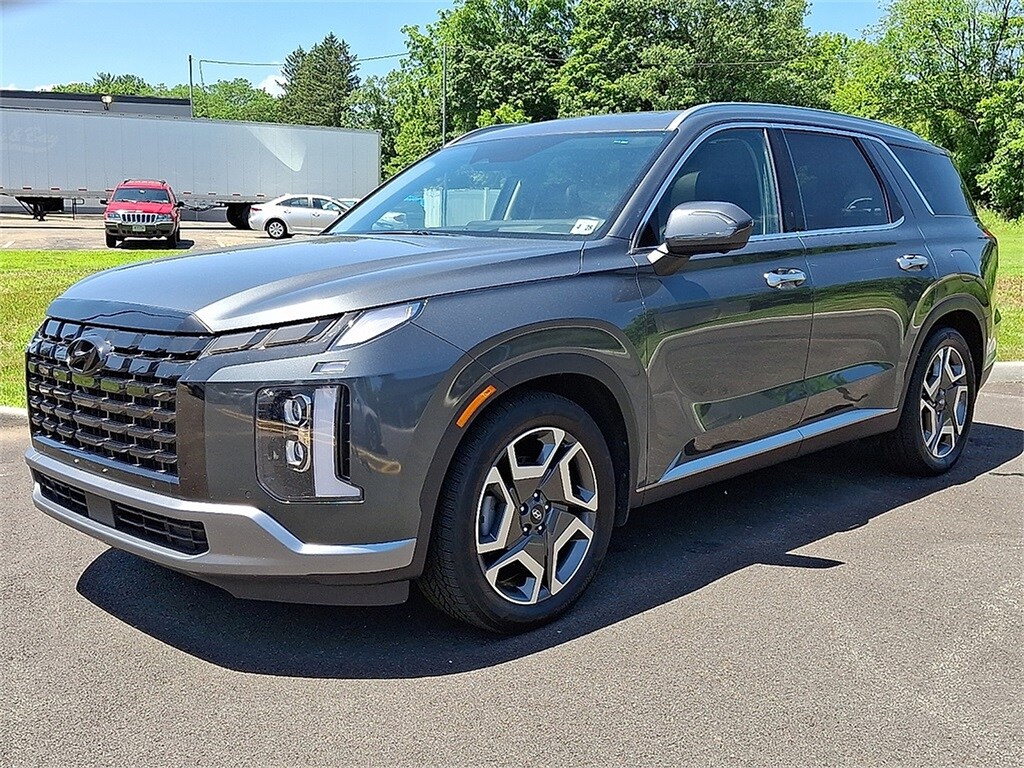 2023 Hyundai Palisade Limited photo 2