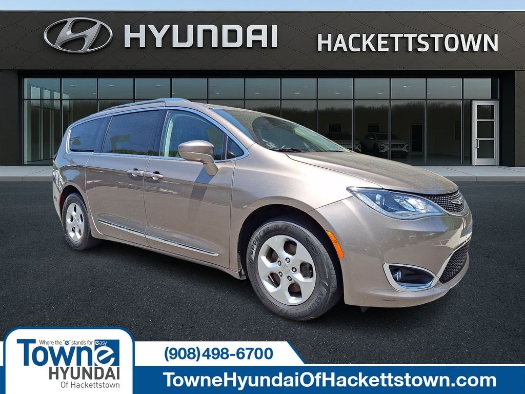 Used 2017 Chrysler Pacifica Touring L Plus Minivan/Van