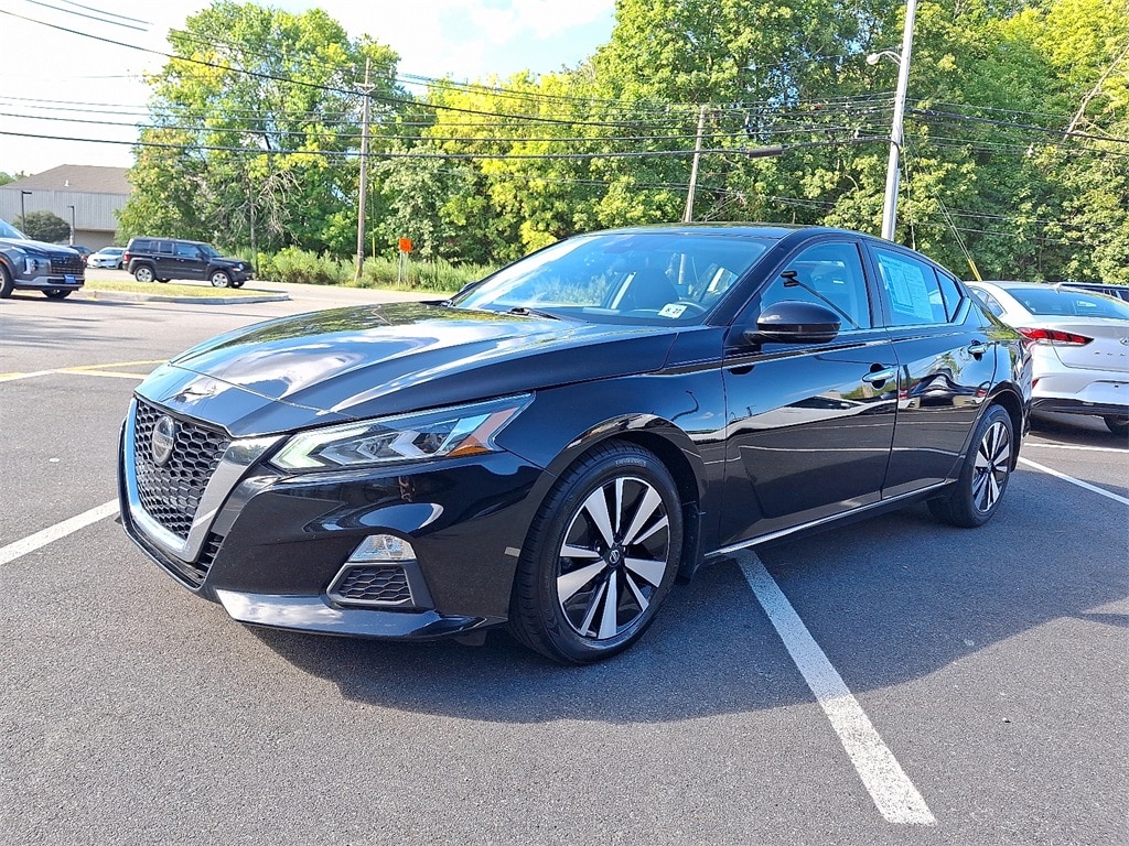Used 2022 Nissan Altima 2.5 SV Sedan