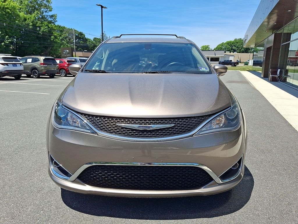 Used 2017 Chrysler Pacifica Touring L Plus Minivan/Van