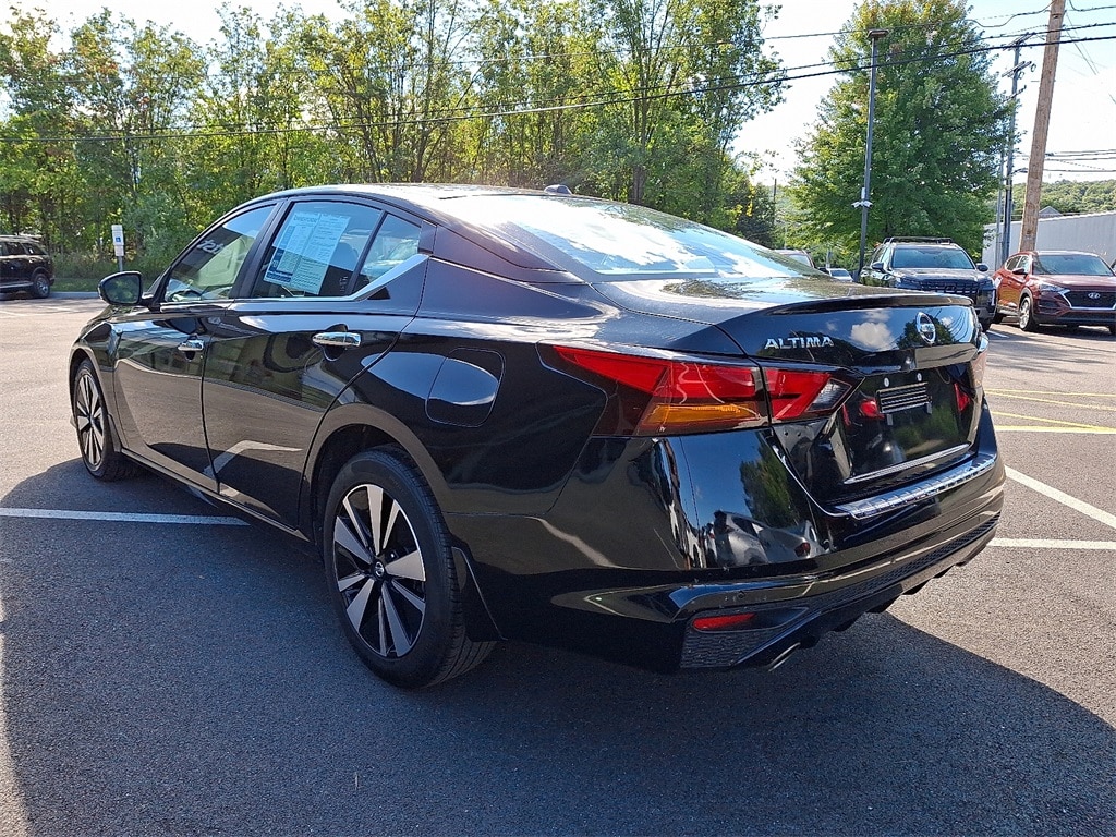Used 2022 Nissan Altima 2.5 SV Sedan
