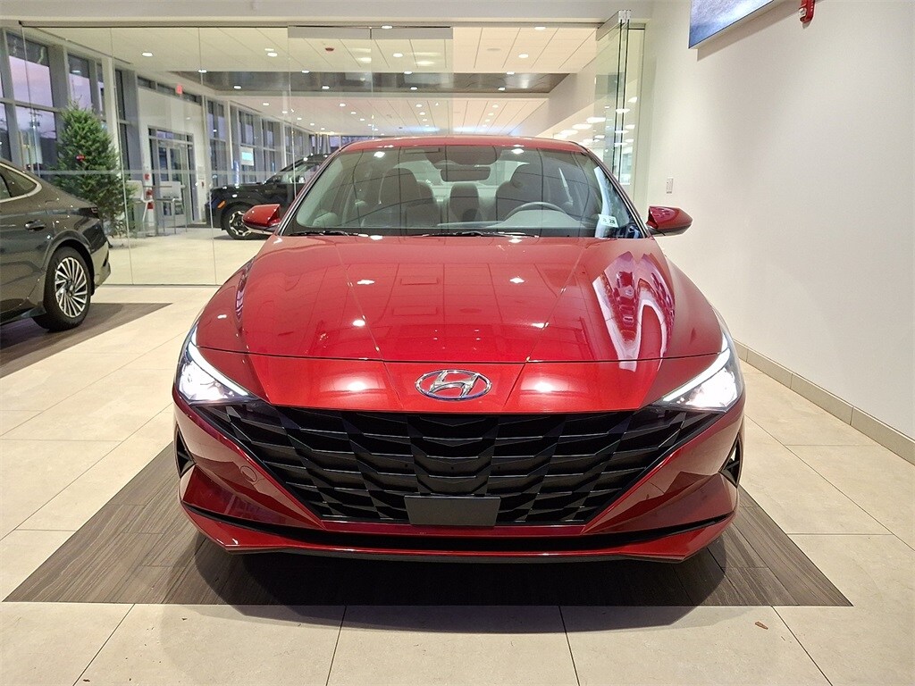 2023 Hyundai Elantra SEL photo 2