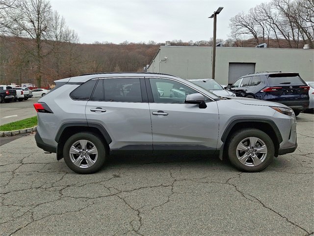 2023 Toyota RAV4 XLE photo 2