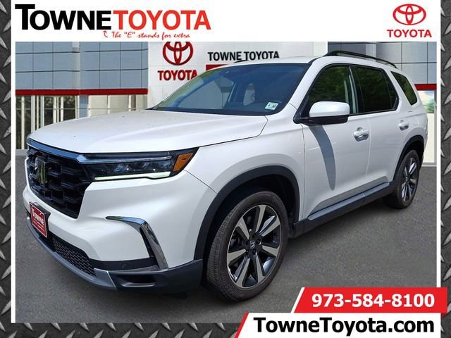 2025 Honda Pilot Touring AWD's photo