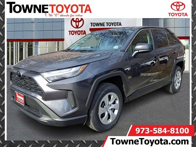 2023 Toyota RAV4 LE's photo