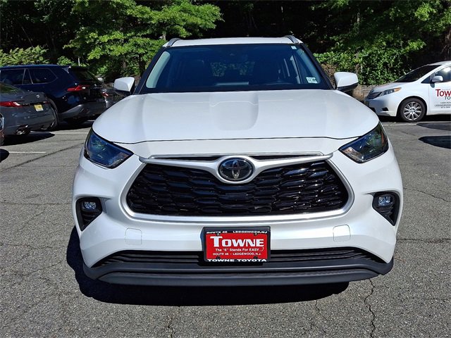 2023 Toyota Highlander Sport photo 2