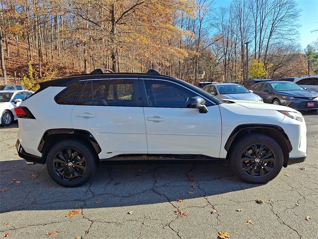 2022 Toyota RAV4 Hybrid XSE photo 3