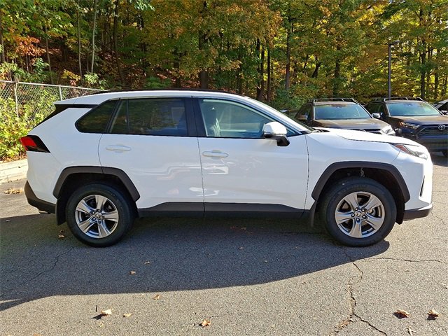 2024 Toyota RAV4 XLE photo 4