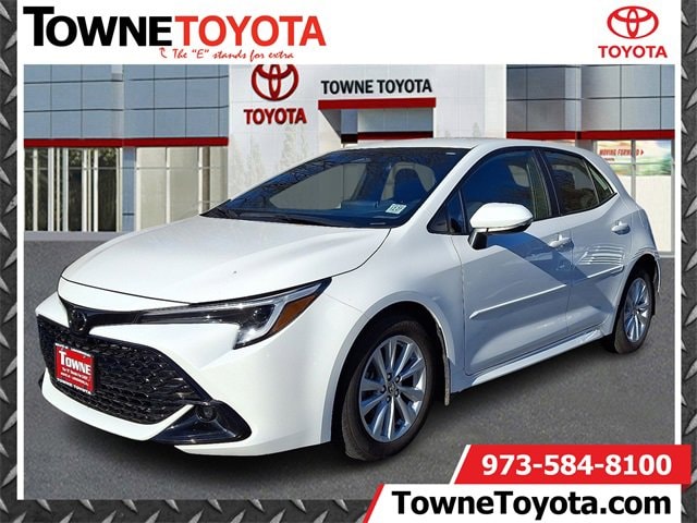 2023 Toyota Corolla Hatchback SE's photo