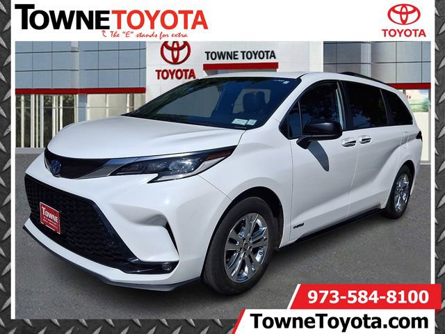 2021 Toyota Sienna XSE 7-Passenger Hybrid AWD's photo
