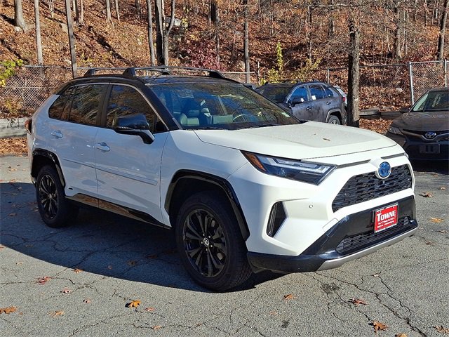 2022 Toyota RAV4 Hybrid XSE photo 2