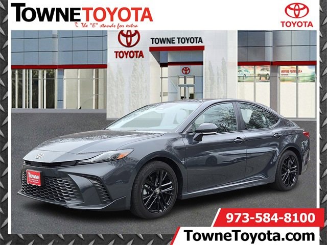 2025 Toyota Camry SE's photo