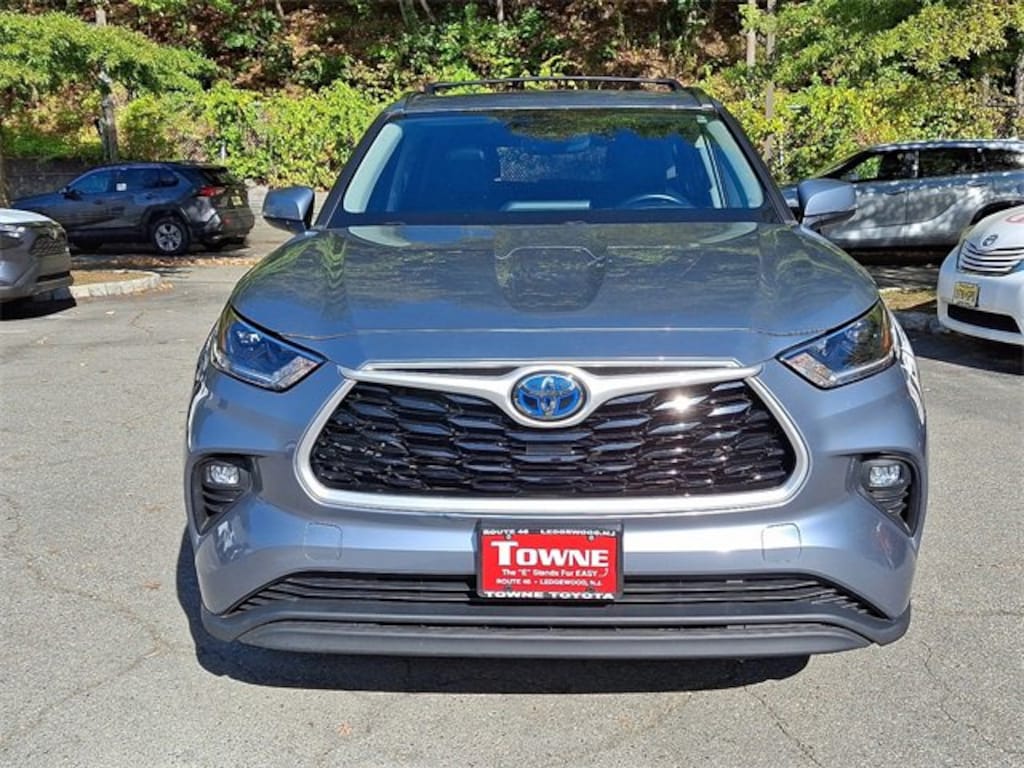 Used 2021 Toyota Highlander Hybrid XLE Sport Utility
