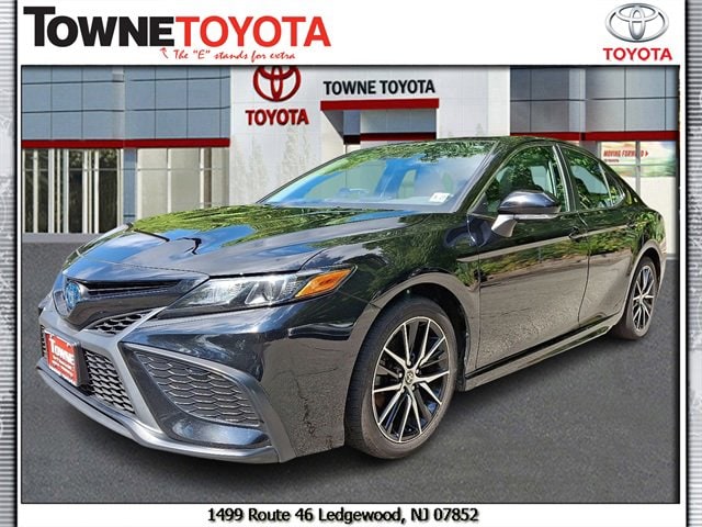 2022 Toyota Camry Hybrid SE
