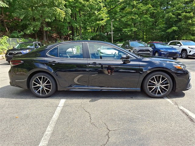 2022 Toyota Camry Hybrid SE photo 4