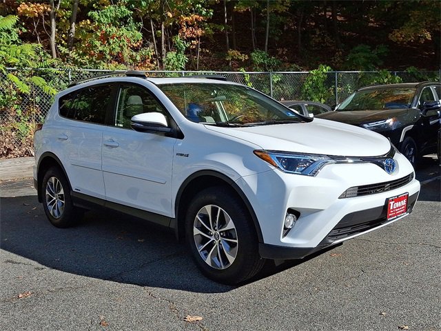 2016 Toyota RAV4 Hybrid XLE photo 3