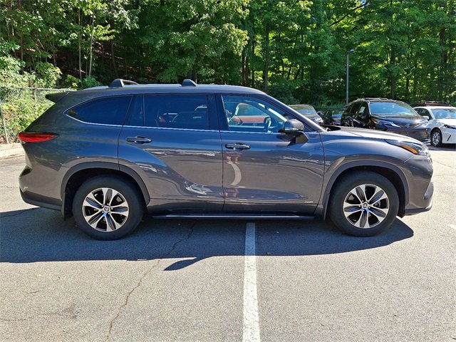 2022 Toyota Highlander Hybrid XLE photo 4