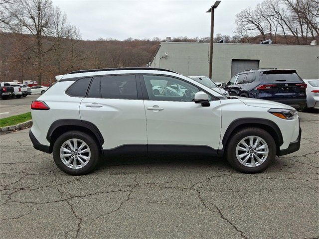 2023 Toyota Corolla Cross LE photo 4