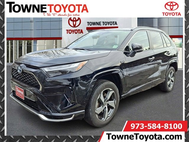 2023 Toyota RAV4 SE's photo