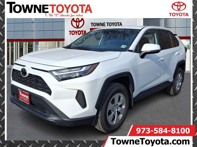 2023 Toyota RAV4 LE's photo