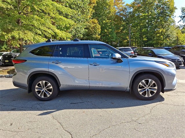 2021 Toyota Highlander Hybrid XLE photo 4