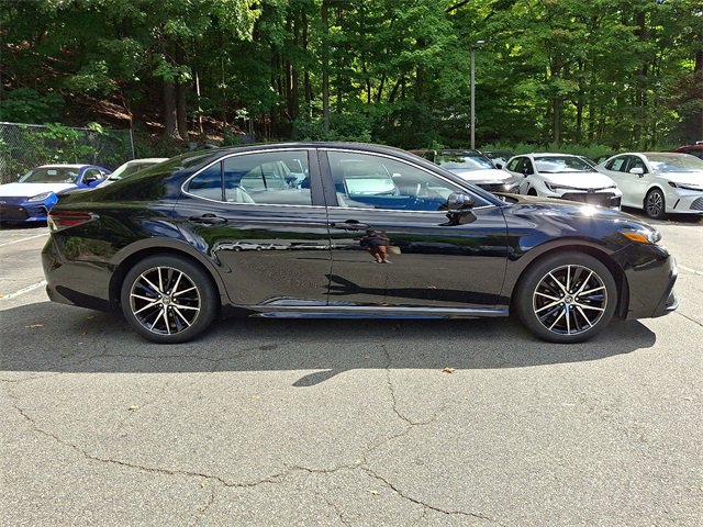 2023 Toyota Camry SE photo 4
