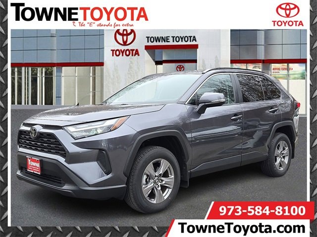2024 Toyota RAV4 XLE's photo