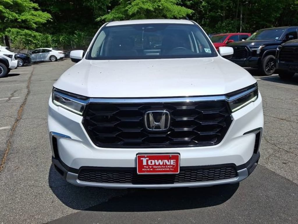 Used 2025 Honda Pilot Touring Sport Utility