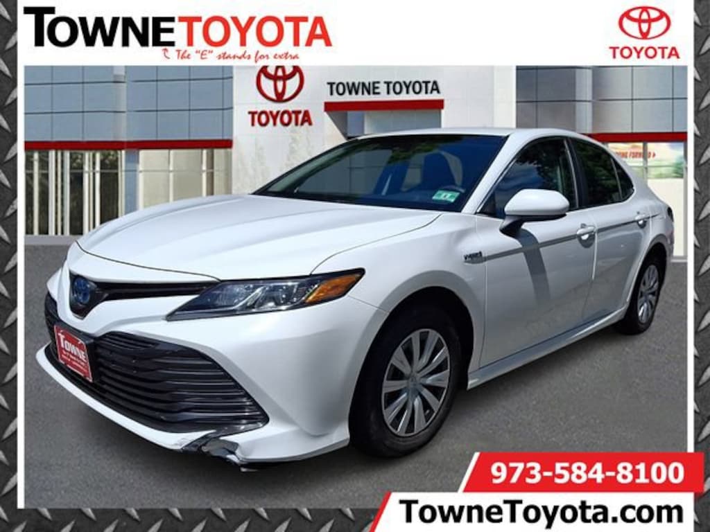 Used 2018 Toyota Camry Hybrid LE Sedan